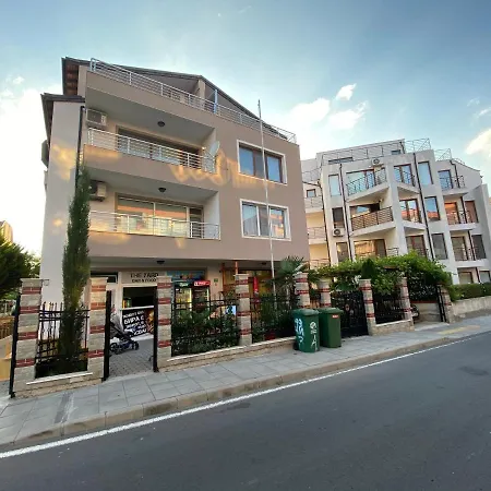 Desi House 302 A Large Cozi נסבר
