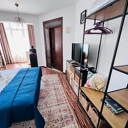 Desi House 302 A Large Cozi נסבר